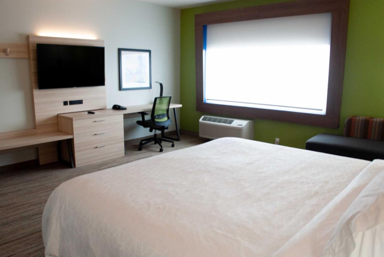 Holiday Inn Express & Suites Edmonton N - St Albert By Ihg Saint Albert Exterior photo