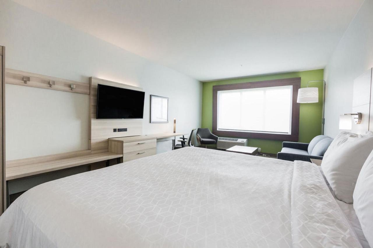 Holiday Inn Express & Suites Edmonton N - St Albert By Ihg Saint Albert Exterior photo