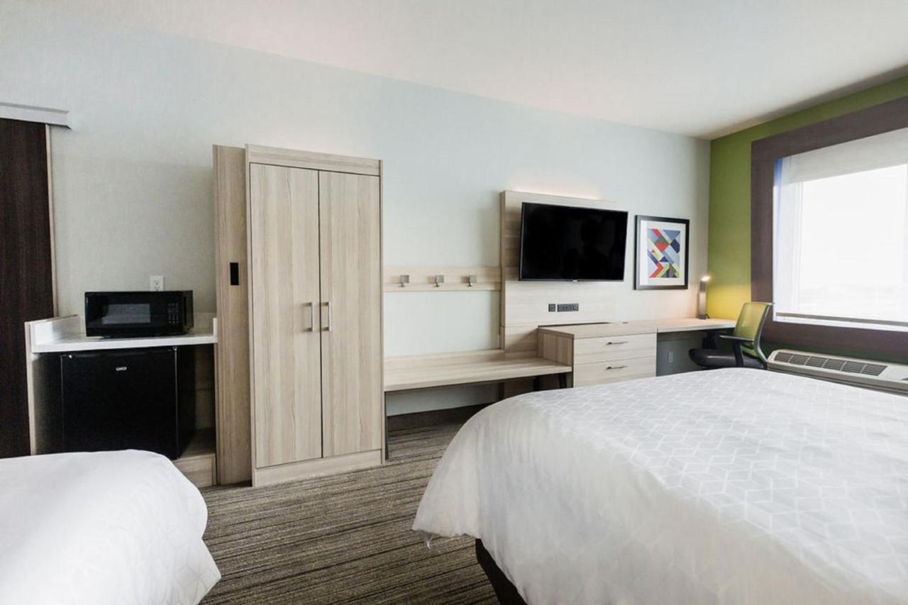Holiday Inn Express & Suites Edmonton N - St Albert By Ihg Saint Albert Exterior photo