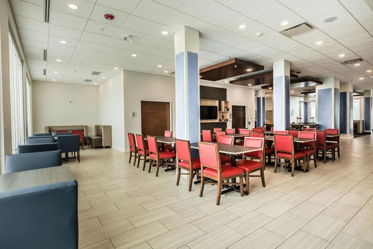 Holiday Inn Express & Suites Edmonton N - St Albert By Ihg Saint Albert Exterior photo