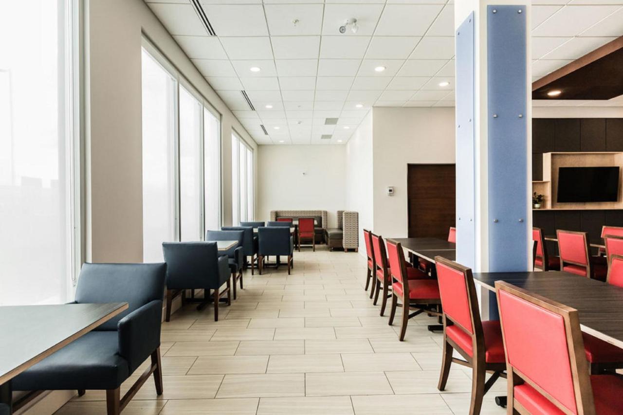 Holiday Inn Express & Suites Edmonton N - St Albert By Ihg Saint Albert Exterior photo