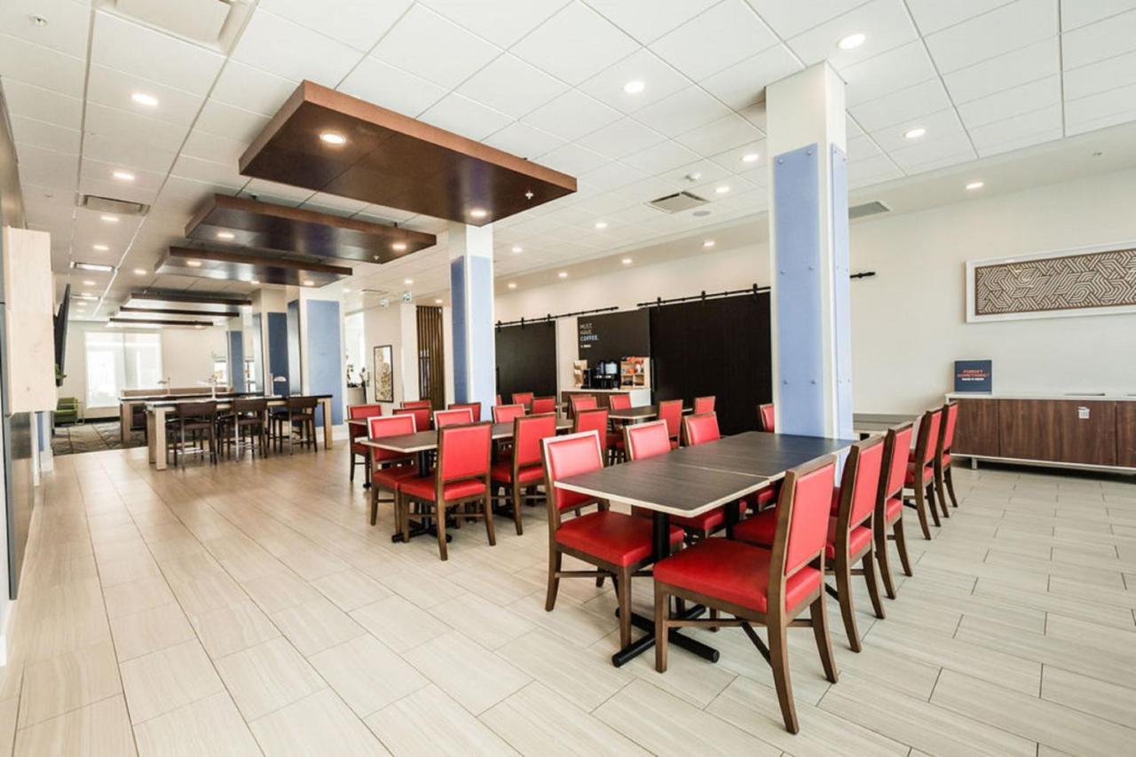 Holiday Inn Express & Suites Edmonton N - St Albert By Ihg Saint Albert Exterior photo