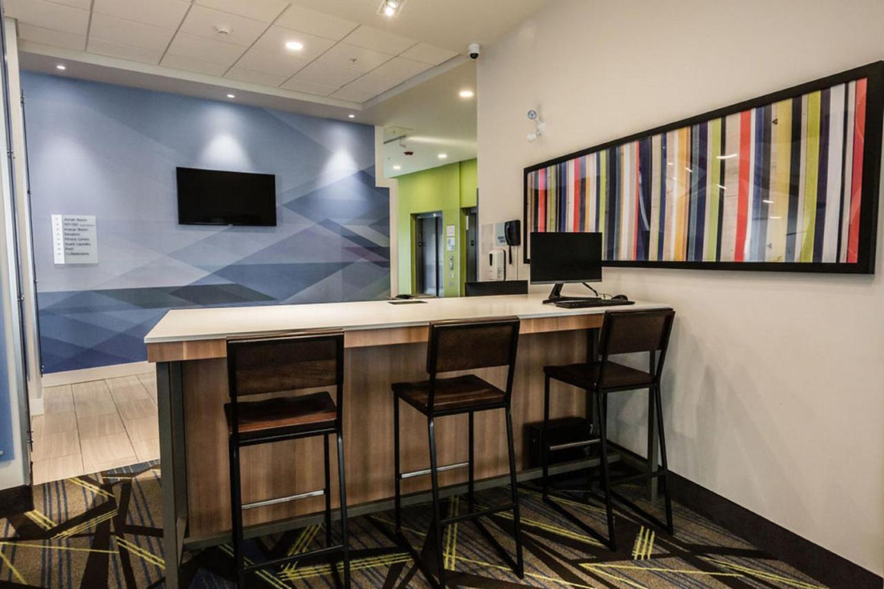 Holiday Inn Express & Suites Edmonton N - St Albert By Ihg Saint Albert Exterior photo